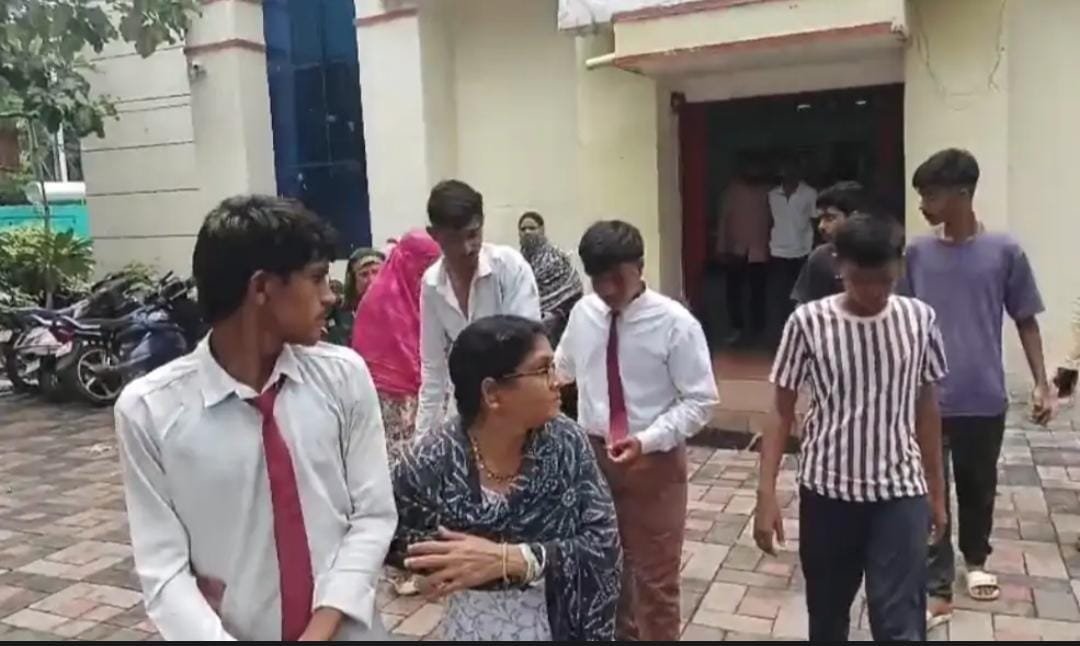 Bharat Mata School में छात्रों के बीच विवाद, चाकूबाजी से मचा हड़कंप
