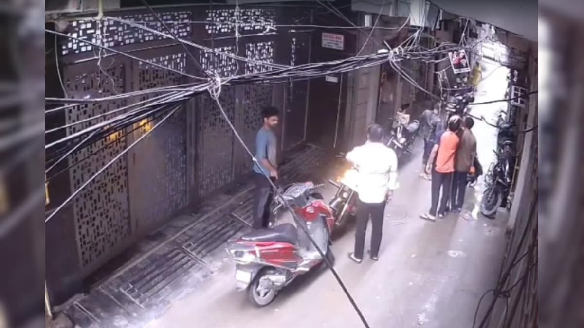 दिल्ली के जाफर नगर में एक दर्दनाक हादसा: पतंग उड़ाते समय बच्चा छत से गिरा