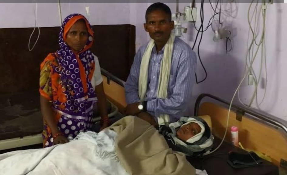 अस्पताल में अंधेरा, Doctor ने Mobile की Torch से कराई डिलीवरी बिलासपुर: स्वास्थ्य व्यवस्था पर निशान