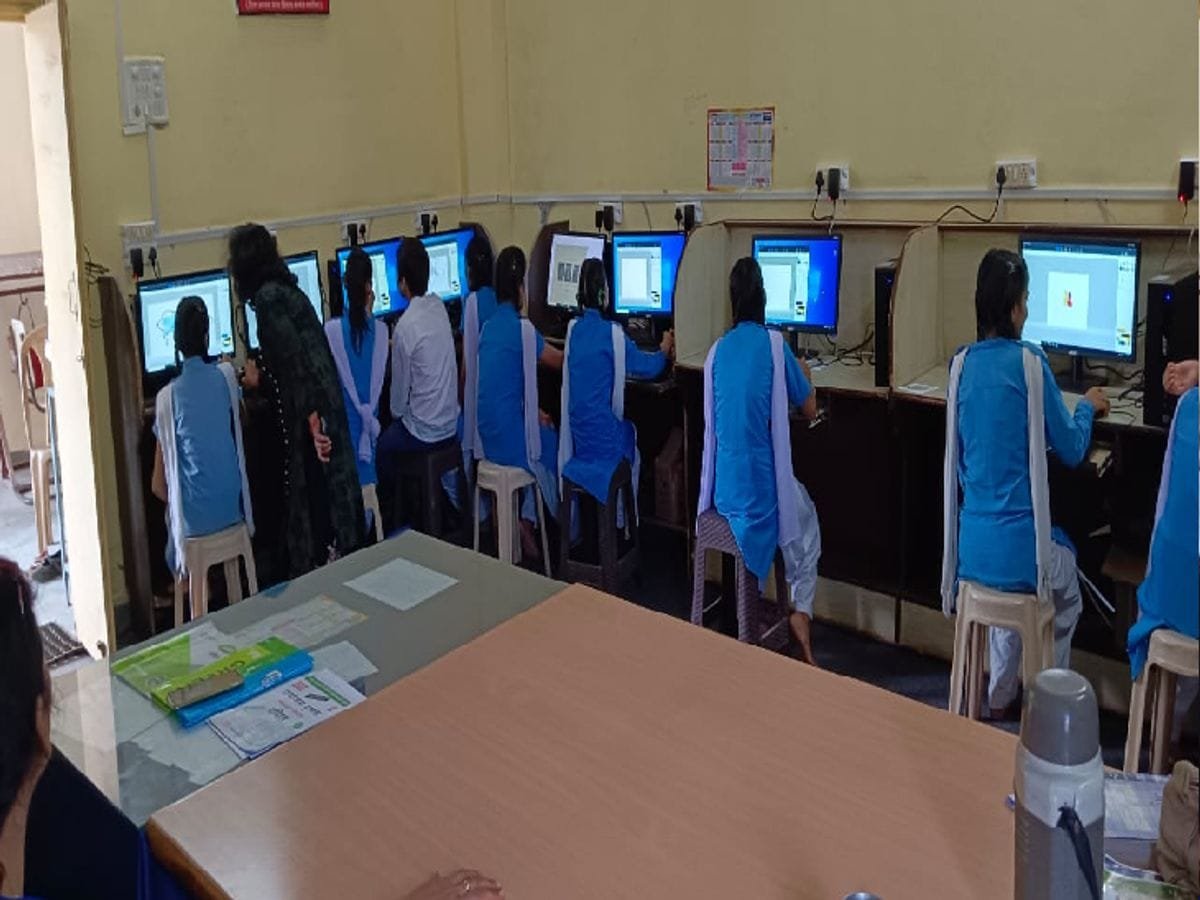 Jagadlpur  के सरकारी स्कूलों में डिजिटल लैब की शुरुआत, छात्रों को मिलेगा तकनीकी लाभ