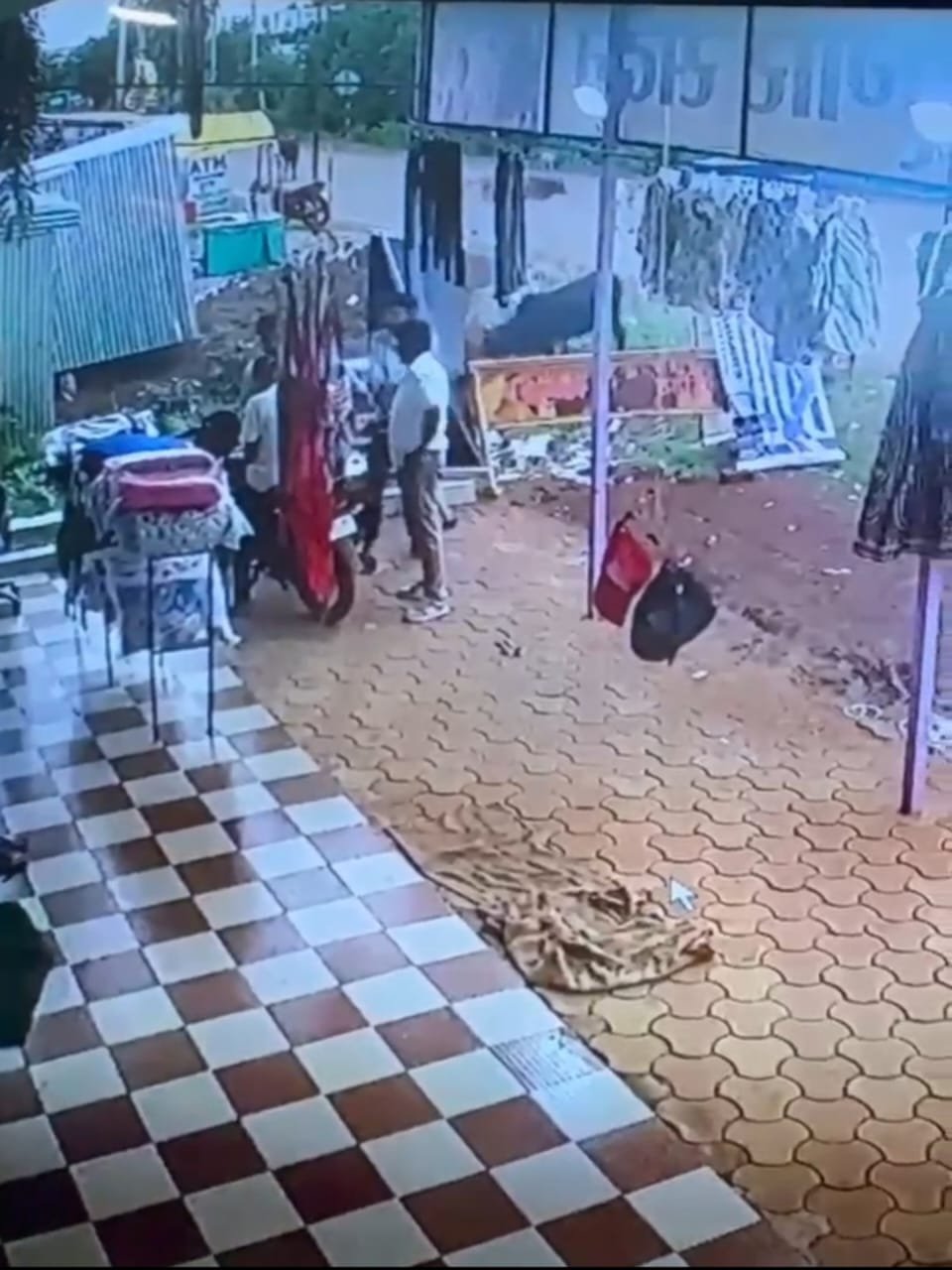 Durg:बोरी थाना के सामने युवक से बेरहमी से मारपीट, FIR दर्ज – आरोपी अब भी फरार