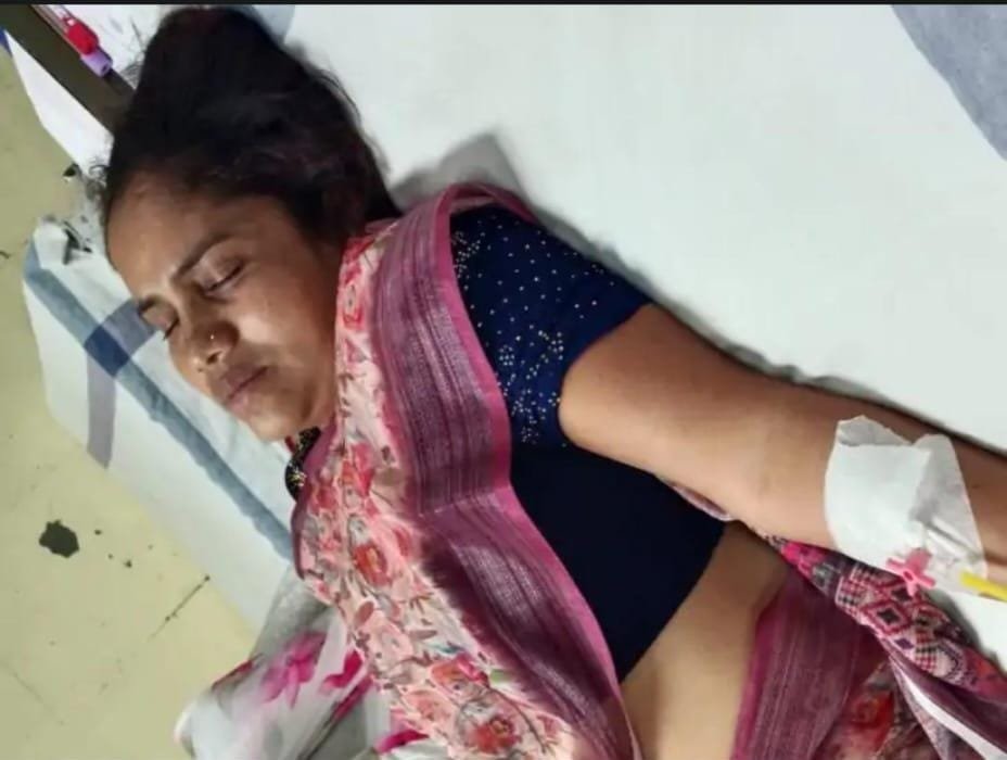 Chhattisgarh: Deputy  CM के घर के बाहर महिला ने फिनाइल पीकर दी जान देने की कोशिश, अनुकंपा नियुक्ति की मांग को लेकर चल रहा था प्रदर्शन