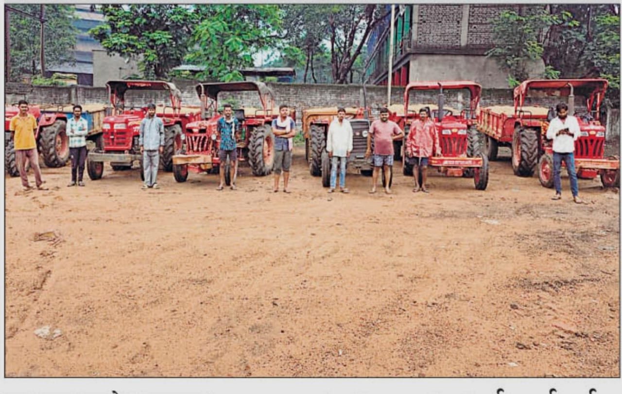 Raigarh अवैध रेत परिवहन पर पुलिस की बड़ी कार्रवाई, 9 ट्रैक्टर जब्त