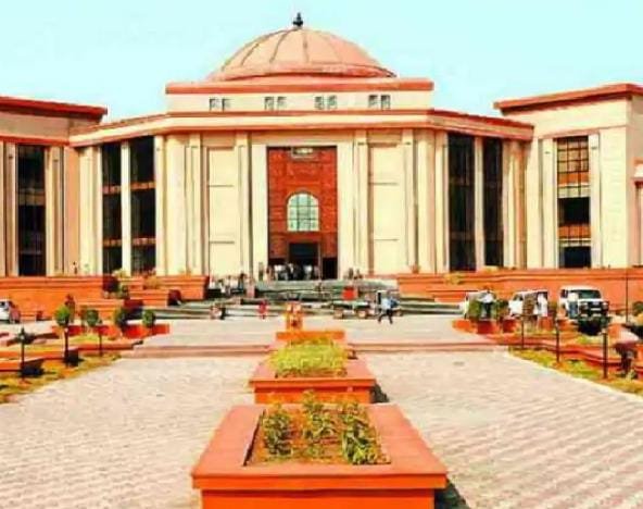 High Court ने अनिल तिवारी की याचिका खारिज की, बिलासपुर डीईओ का स्थानांतरण बरकरार