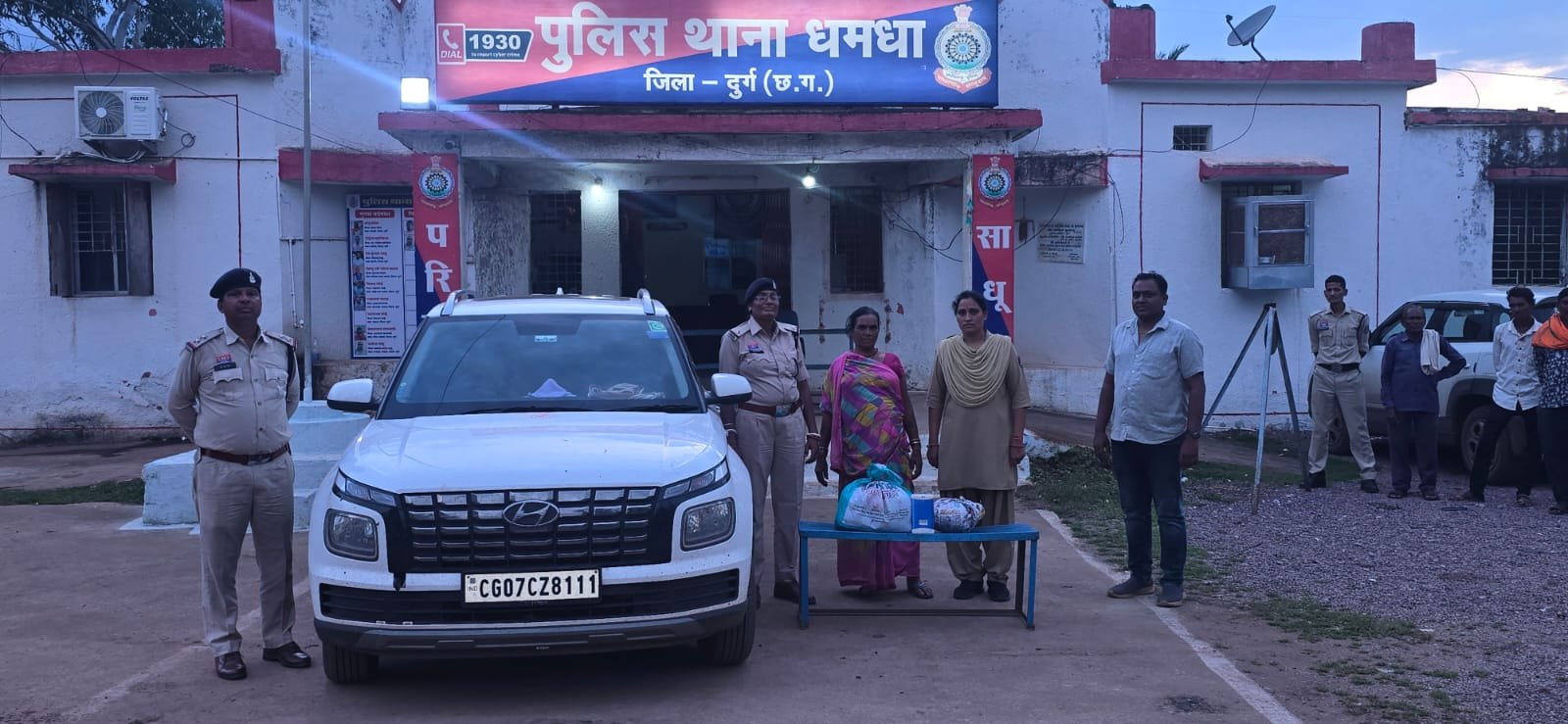 Dhamdha  पुलिस की बड़ी कार्यवाही: अवैध मादक पदार्थ (गांजा) जब्त, एक महिला गिरफ्तार