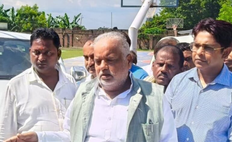 Bihar में मंत्री और विधायक पर जानलेवा हमला, बाल-बाल बचाई जान