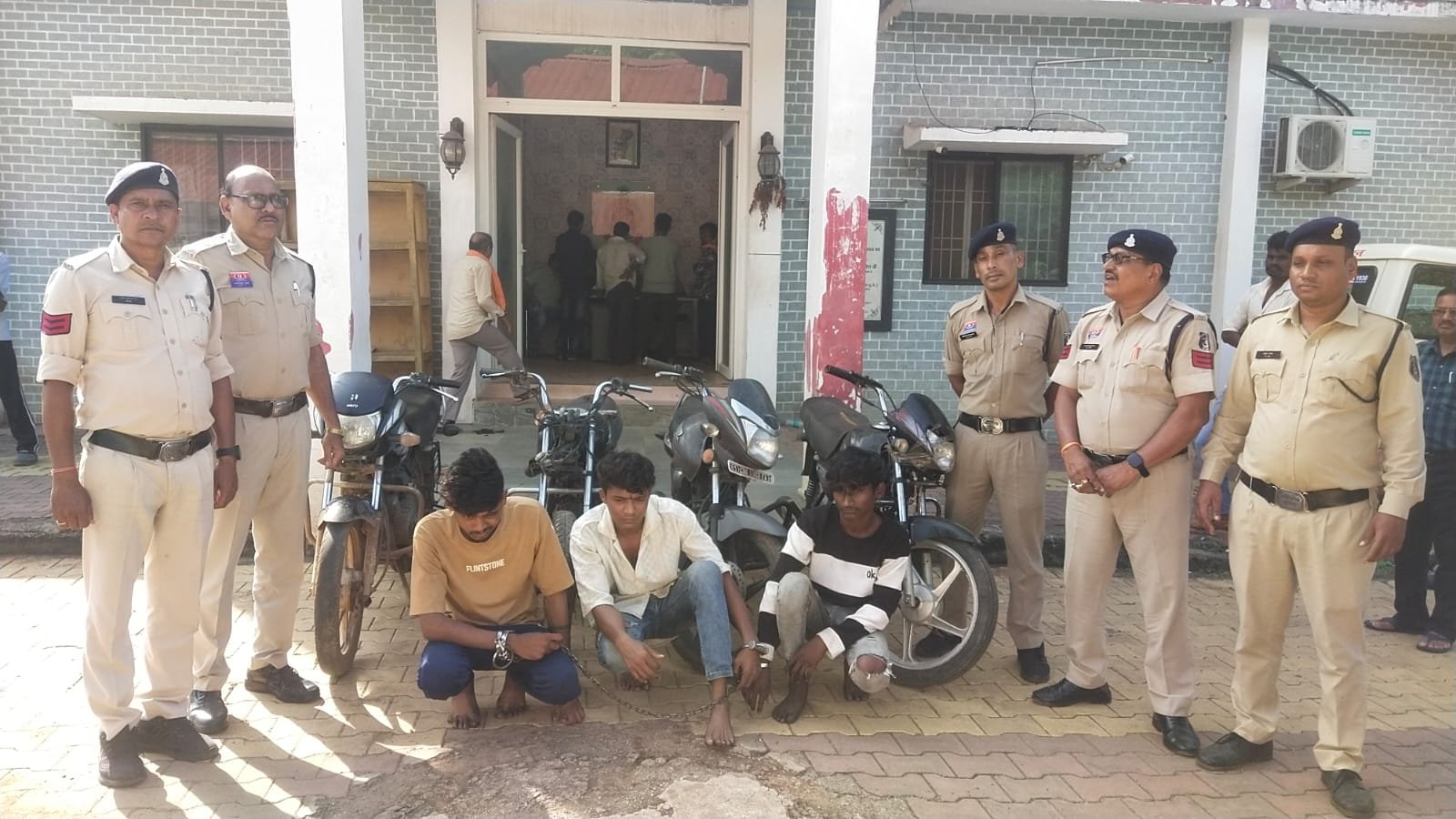 Durg:पाटन पुलिस की बड़ी सफलता: मोटरसाइकिल चोर गिरोह का पर्दाफाश, 4 वाहन जप्त