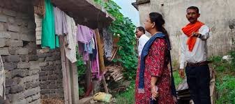 CEO जिला पंचायत ने किया PM आवास का निरीक्षण