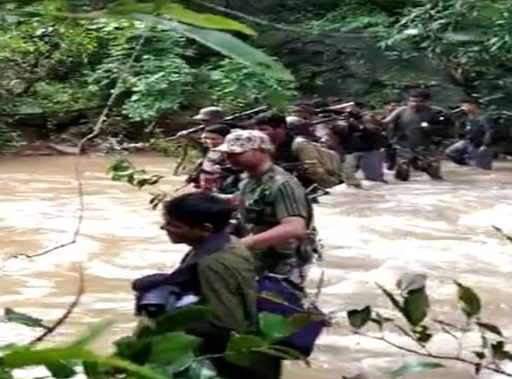 Jawan ने अपने समर्पण से Bastar Vasiyon का दिल जीता, बाढ़ पीड़ितों की जान बचाई