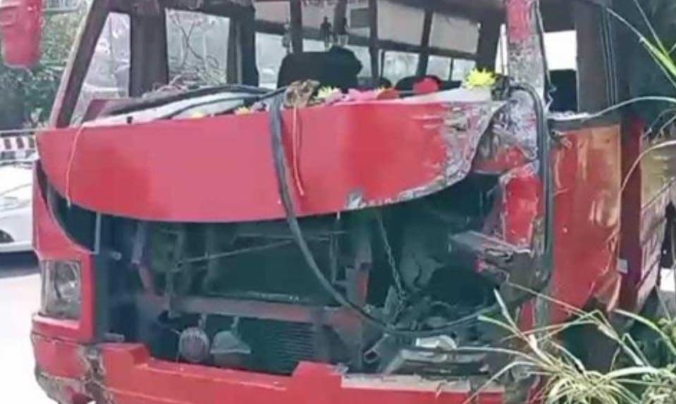 Jammu Kashmir विक्रम चौक पर भीषण हादसा, आधा दर्जन लोग घायल