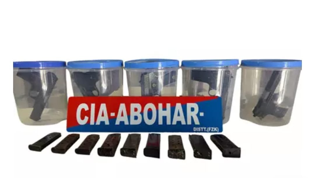 Punjab Pakistan से जुड़े हथियार तस्करी नेटवर्क का भंडाफोड़, 5 विदेशी पिस्तौल और 9 मैगजीन बरामद, 2 गिरफ्तार