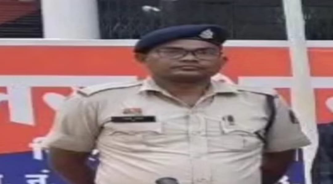 सड़क हादसे में Police जवान की मृत्यु: तेज रफ्तार ट्रेलर ने Bike को मारी टक्कर,