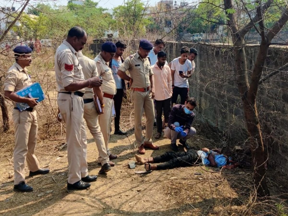 Raipur Science College मैदान में अज्ञात युवक की लाश मिलने से सनसनी, हत्या की आशंका