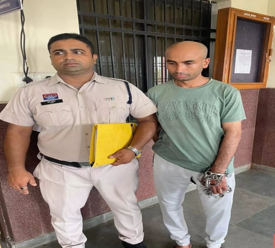रायपुर City Center Mall के सामने नशीला पदार्थ बेचते अभियुक्त बंधोर गिरफ्तार