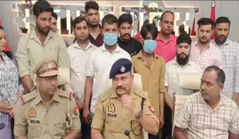 ATM स्किमिंग का साया: इन Tips से रहें एक कदम आगे