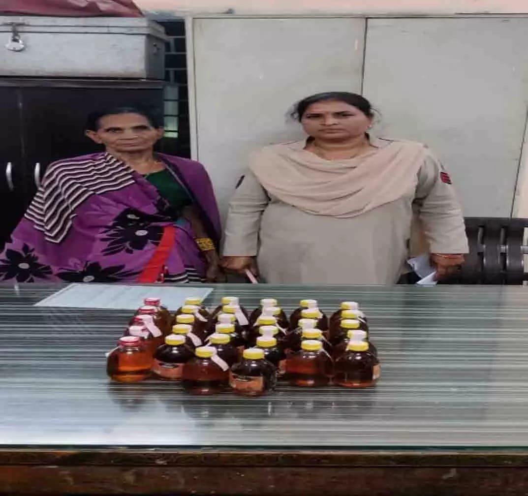 Raipur अवैध शराब बेचने वाली 65 वर्षीय महिला गिरफ्तार, 5.760 बल्क लीटर शराब बरामद