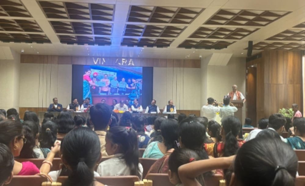 शिक्षक सम्मान समारोह में शामिल हुए MP Brijmohan Agrawal