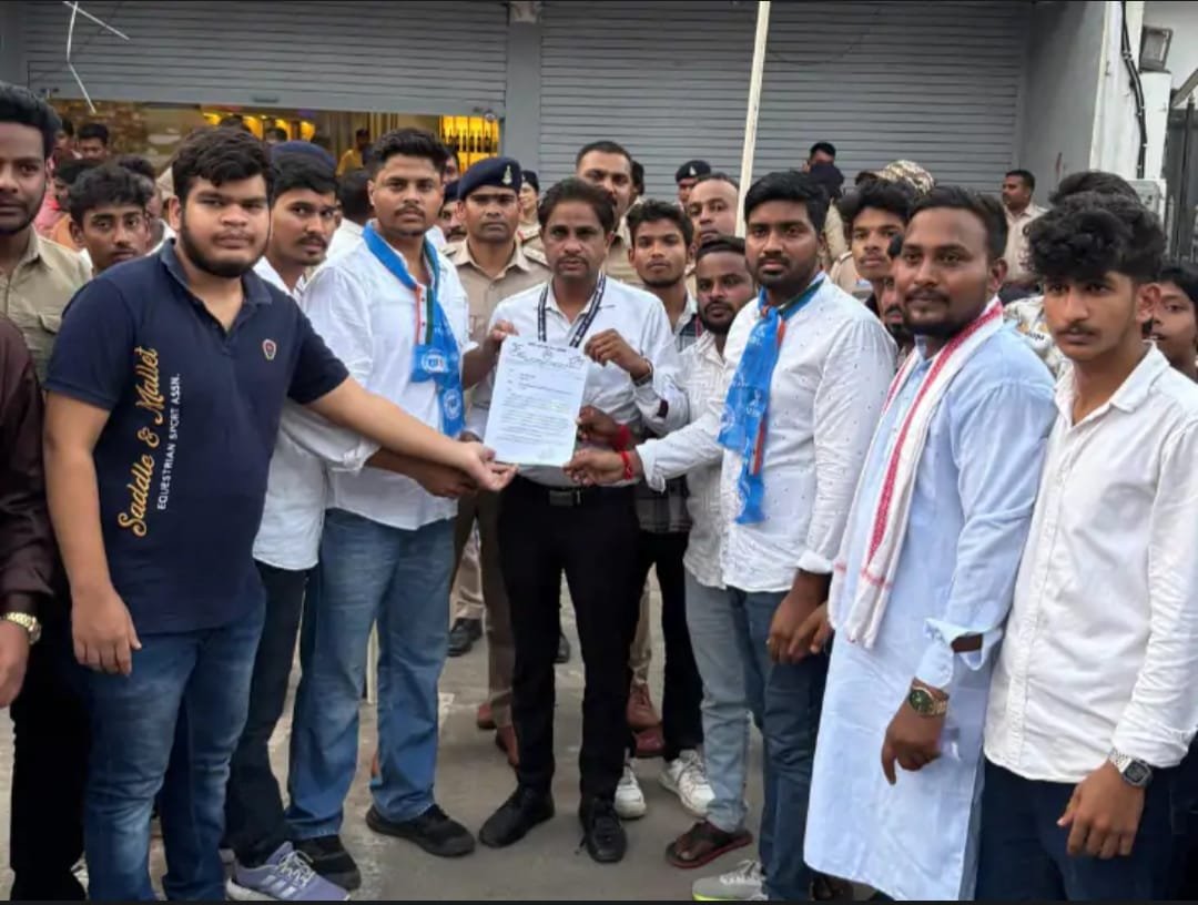 Raipur शंकर नगर में शराब दुकान खोलने का विरोध NSUI का प्रदर्शन,