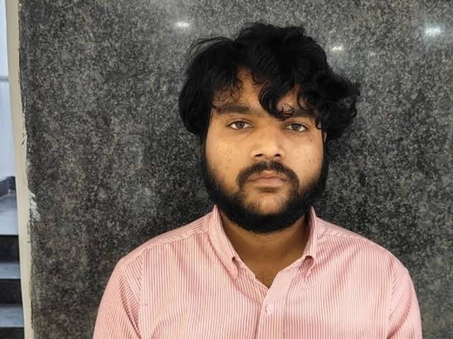 Raipur में ड्रग्स और नशे की न्यूड पार्टी पर Police ने मारा छापा