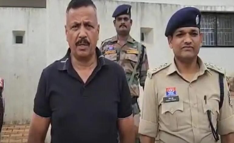 कबीरधाम में Truck के सीक्रेट चैंबर से 2 क्विंटल गांजा जब्त, दो तस्कर गिरफ्तार