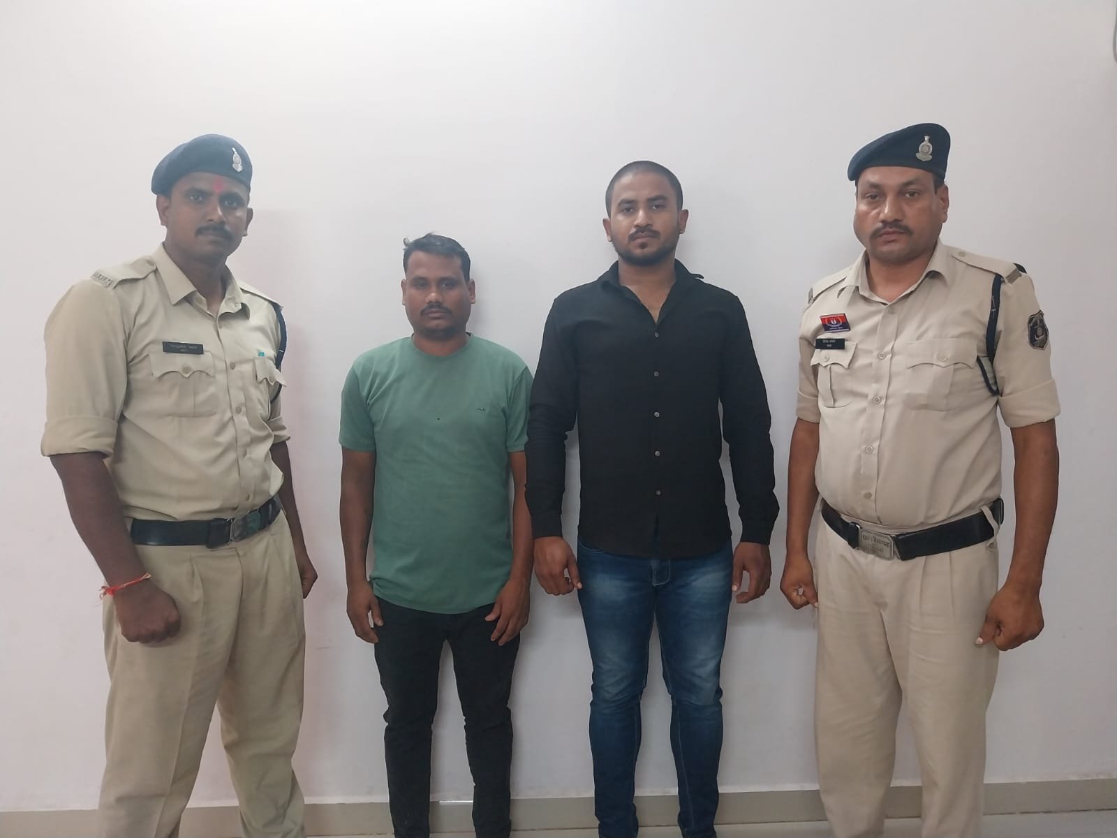 Durg पुलिस की बड़ी कार्रवाई: होटल ईशा में देह व्यापार कराने वालों का भंडाफोड़, तीन आरोपी गिरफ्तार