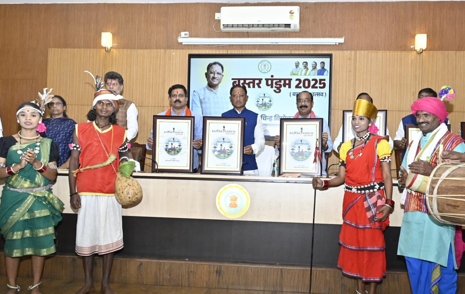 करमा तिहार के रंग में डूबा CM निवास: छत्तीसगढ़ की सांस्कृतिक धरोहर का उत्सव