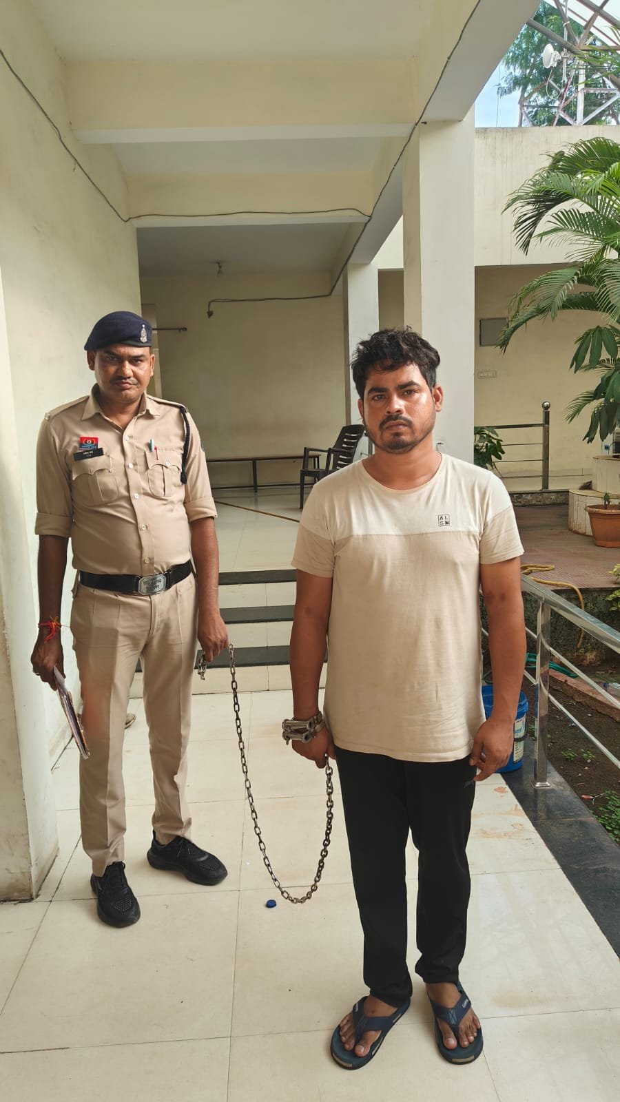 Raipur फर्जी I.B. अधिकारी बनकर लोगों को ठगने वाला अंतरराज्यीय आरोपी गिरफ्तार