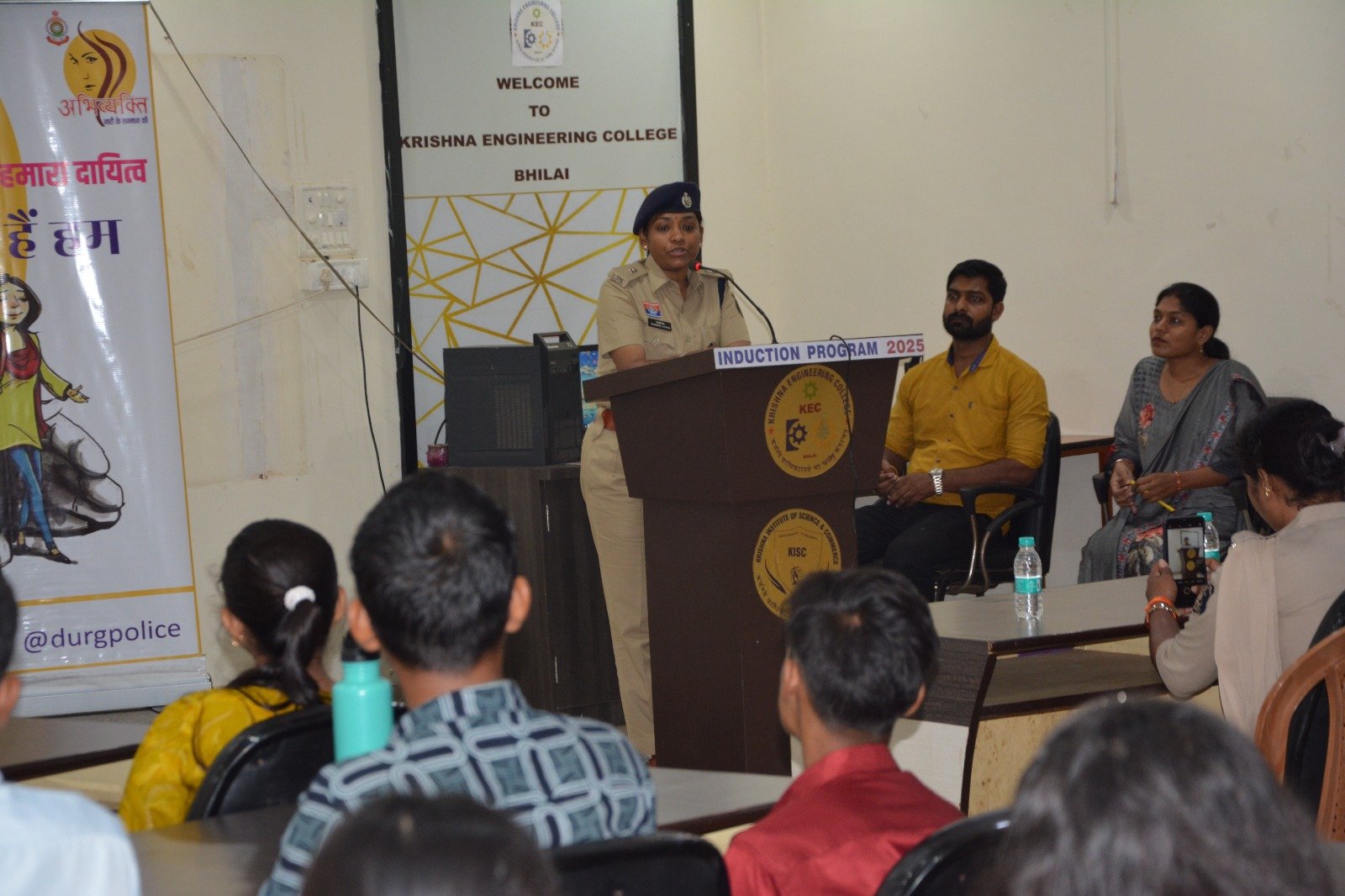 Durg:नशे के विरुद्ध जागरूकता: महिला रक्षा टीम ने कृष्णा इंजीनियरिंग कॉलेज में चलाया अभियान