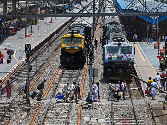 नवरात्र, दिवाली-छठ पूजा के लिए Railway प्रशासन ने चलाई Special ट्रेनें, मिलेगी Confirm Seat
