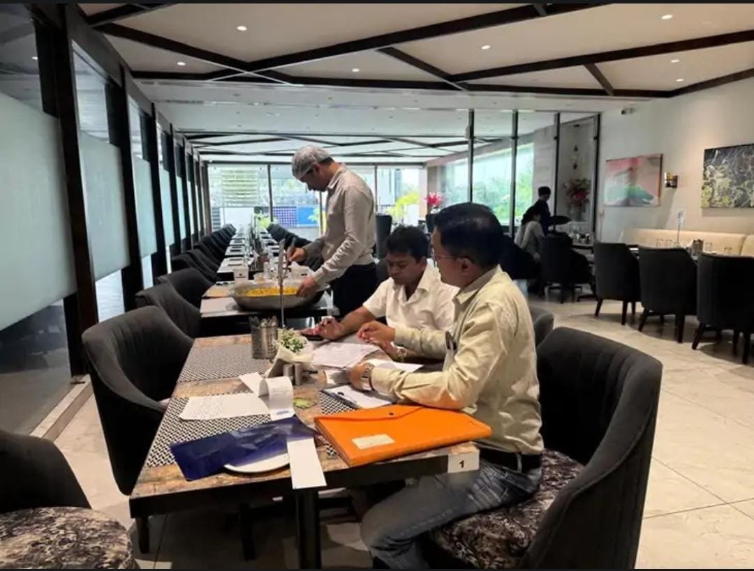 Chhattisgarh:होटल ग्रांड बसंत में बिरयानी में कॉकरोच, खाद्य विभाग ने जारी किया नोटिस