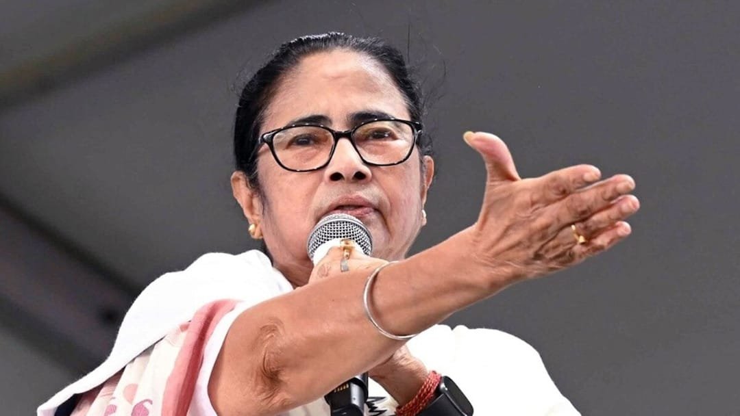 पश्चिम बंगाल विधानसभा में जमकर हंगामा, TMC और BJP विधायकों के बीच भिड़ंत