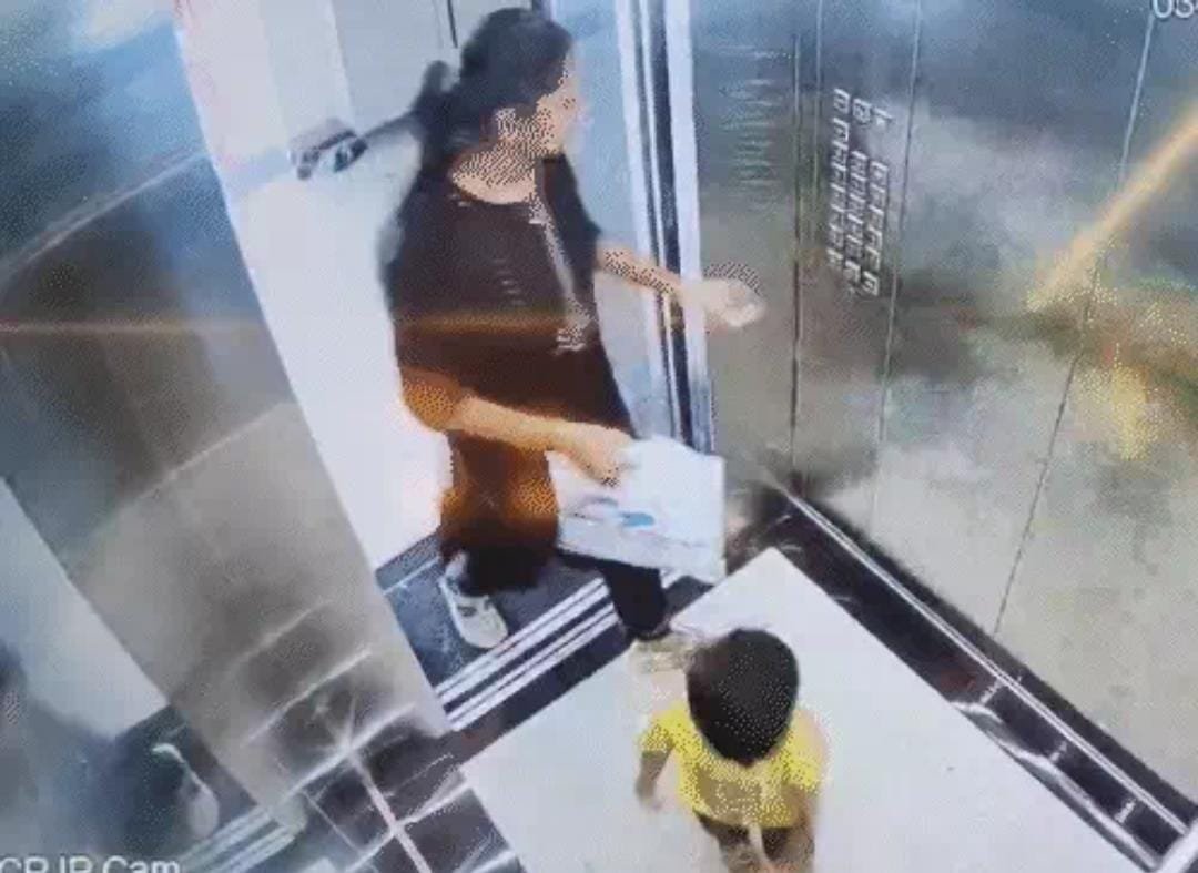 Surat में दिल दहला देने वाली घटना: लूम्स फैक्ट्री मालिक की पत्नी ने 2 साल के बेटे संग 13वीं मंजिल से कूदकर की आत्महत्या