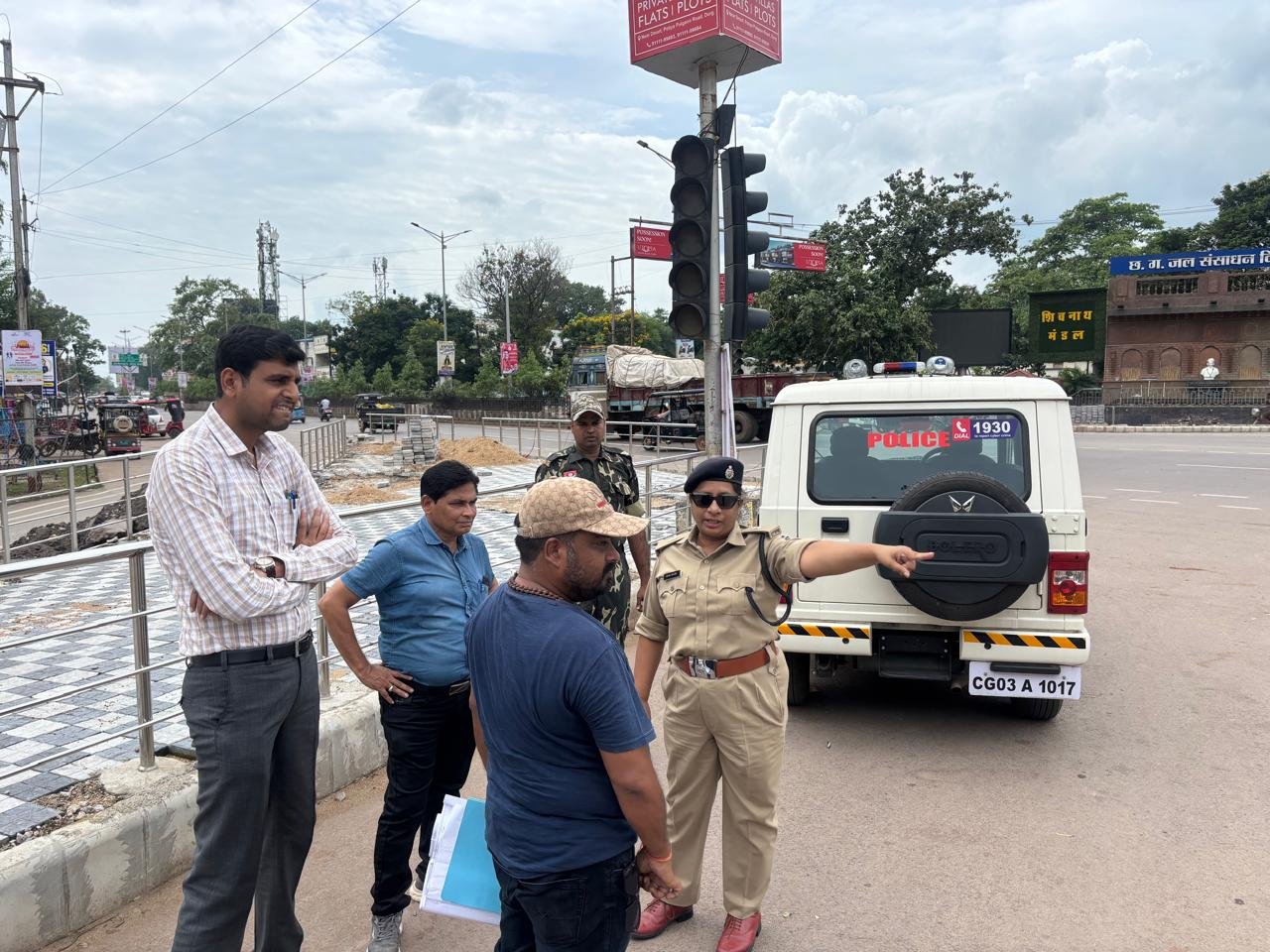 दुर्ग में Operation सुरक्षा के तहत यातायात निरीक्षण: LEFT TURN FREE की चौड़ाई को लेकर सख्त सुझाव