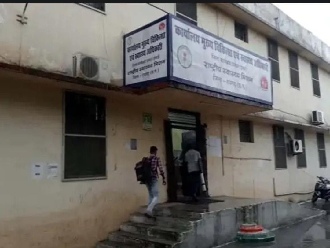 Raigarh में फर्जी ट्रांसफर का खेल, ग्रामीण चिकित्सा सहायक पर FIR दर्ज