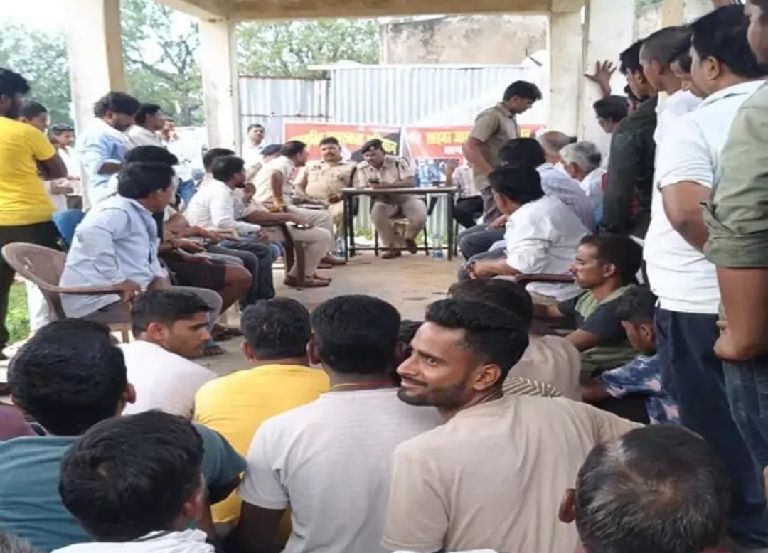 Balrampur में धार्मिक ध्वज विवाद से तनाव, पुलिस ने संभाली स्थिति