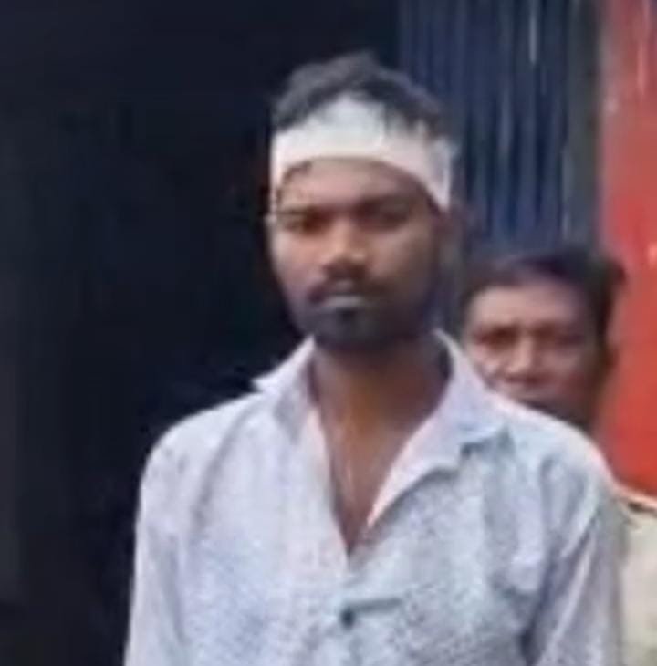 Korba में चौपाल बैठक के दौरान युवक की शर्मनाक हरकत, दो महिलाओं से संबंध का दावा, पिटाई के बाद जेल