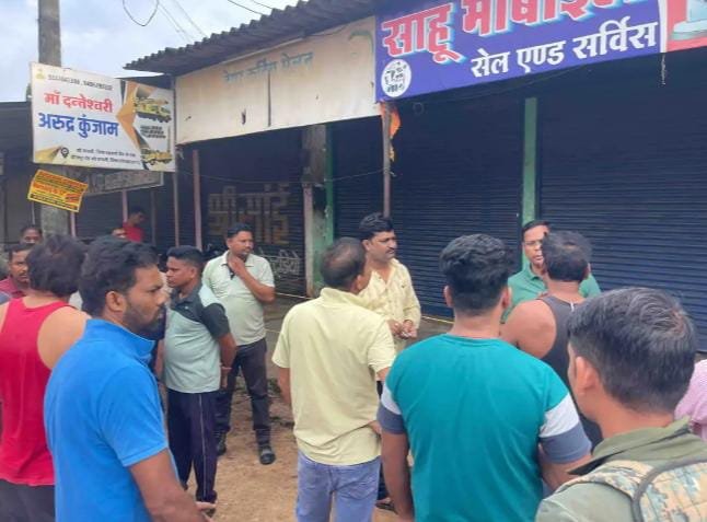 Bijapur में पुलिस स्टेशन से 100 मीटर दूर सोने की दुकान में चोरी