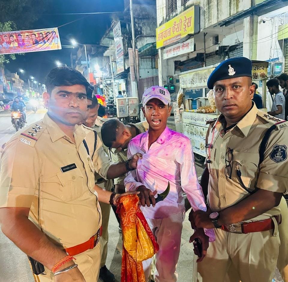 गणेश विसर्जन झांकी के दौरान Raipur पुलिस की ताबड़तोड़ कार्रवाई