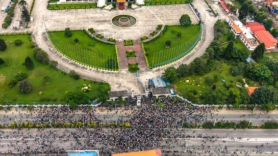 Nepal में राजनीतिक संकट और हिंसा: ओली सरकार के मंत्रियों के इस्तीफे, प्रदर्शनकारी सड़कों पर