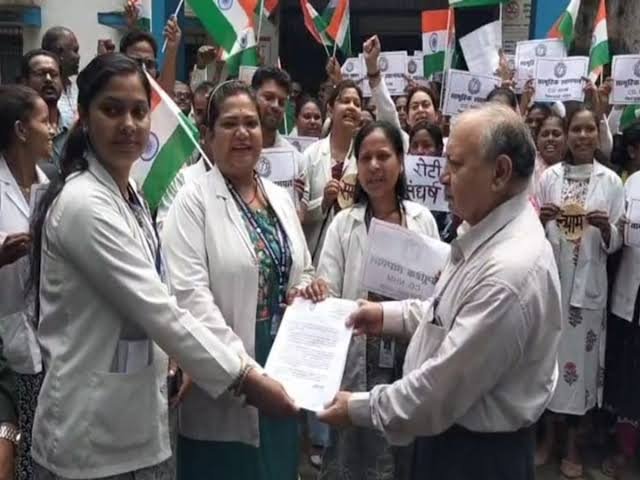 छत्तीसगढ़ में NHM कर्मचारियों का हड़ताल आंदोलन: 500 से अधिक कर्मचारियों ने दिया सामूहिक त्यागपत्र