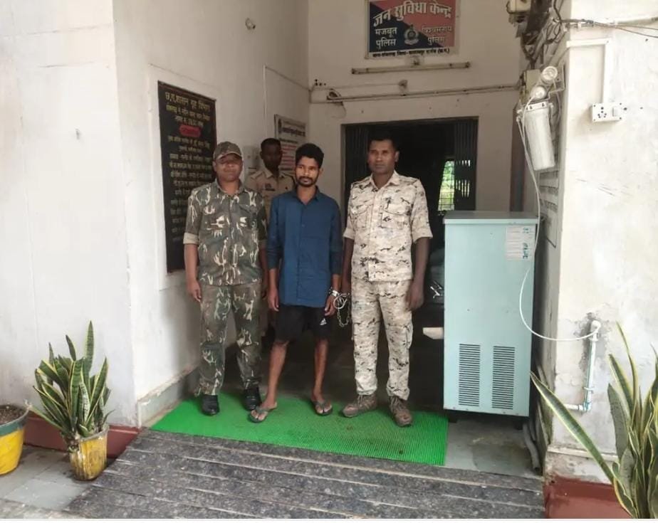 Balrampur में नाबालिग से दुष्कर्म का आरोपी गिरफ्तार: बकरियां चराने गई लड़की के साथ जंगल में छेड़छाड़, इधर भांग की खेती करने वाला भी पकड़ा गया