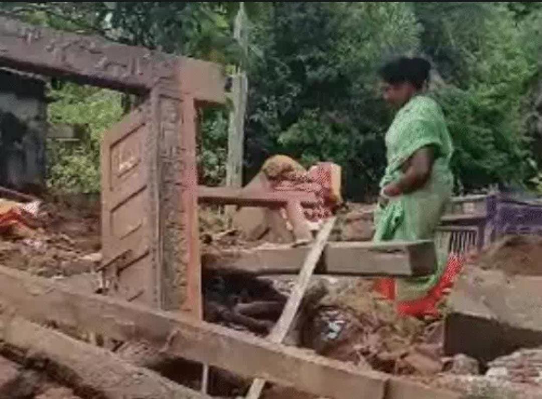 Bastar का Dantewada बाढ़ से तबाह : बालपेट और भैरमबंद गांव में टूटी दीवारें, गिरी छतें और उजड़े घर