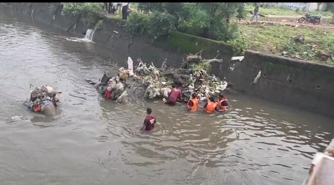 Bhilai: कोसानाले में मछली पकड़ने गए दो युवक तेज बहाव में बहकर लापता, SDRF की तलाश जारी