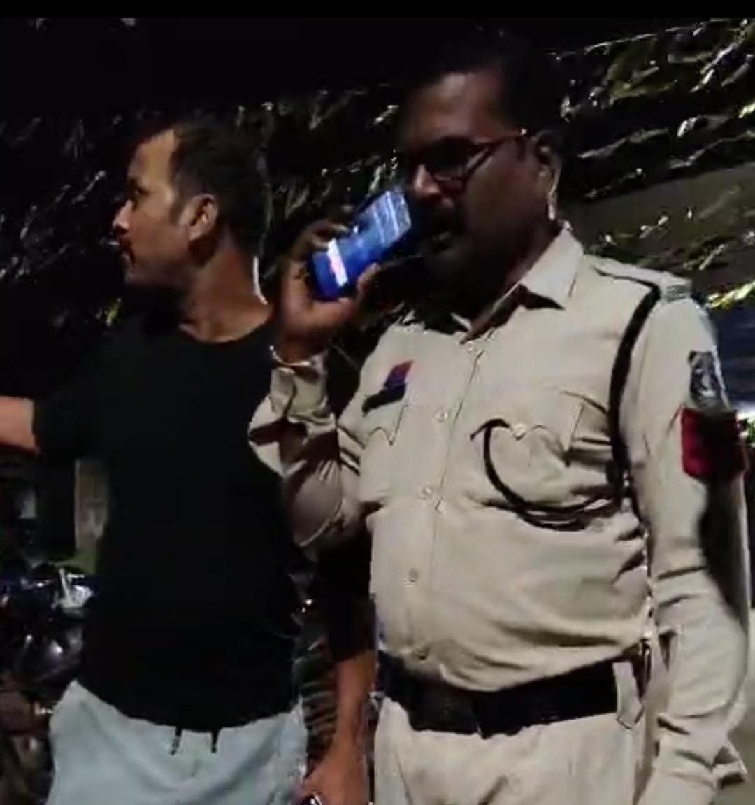 Durg: मचांदुर में भगवा झंडा विवाद, दो पुलिसकर्मी सस्पेंड