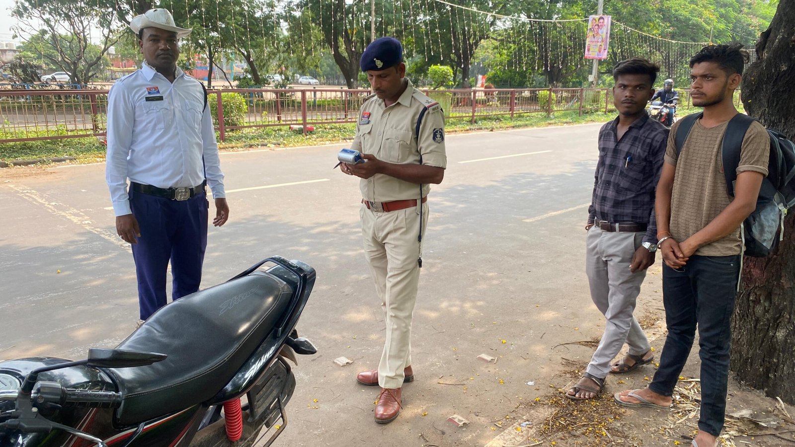 Operation Suraksha के तहत सड़क सुरक्षा हेतु Traffic Police दुर्ग की सतत कार्यवाही