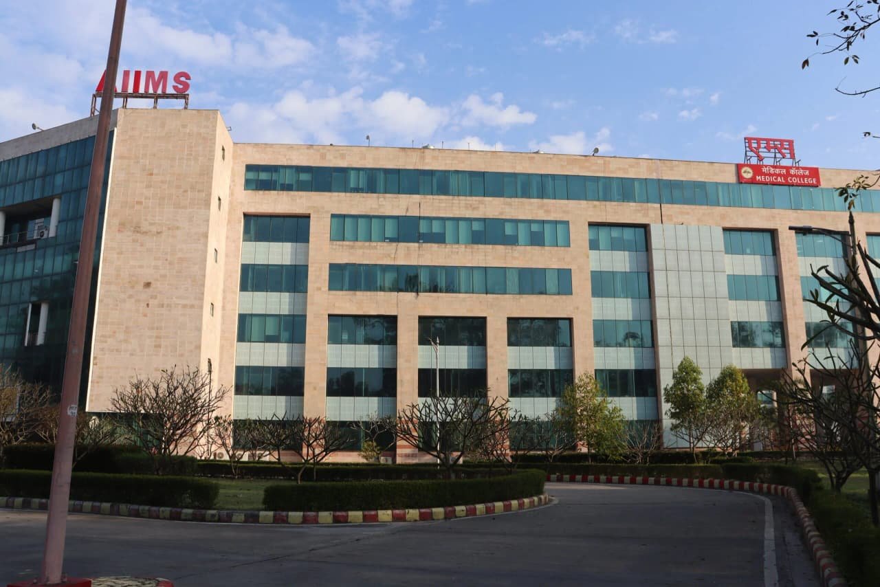 JNU Medical Collage पीछे, NEET टॉपर्स एम्स, BHU समेत दूसरे राज्यों में दाखिला