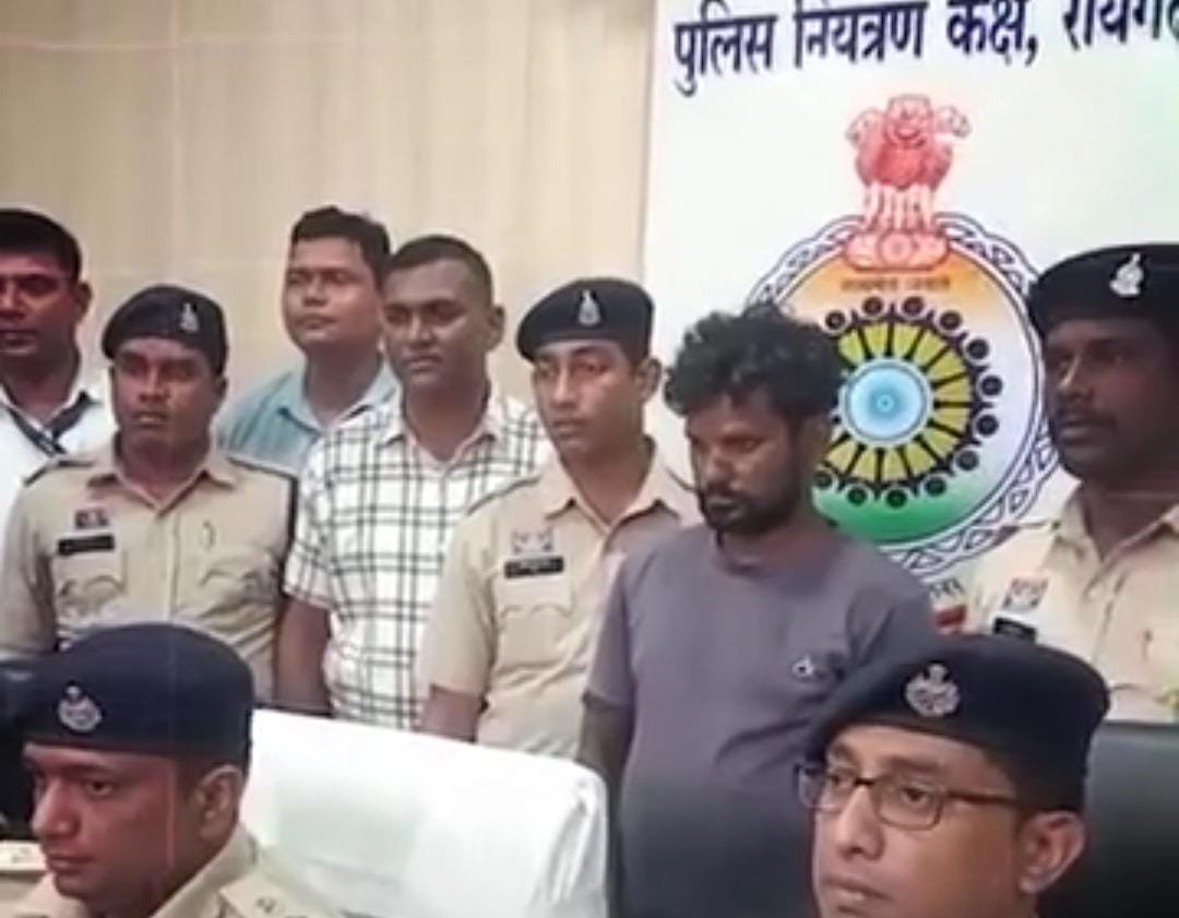 Raigarh में दिल दहलाने वाला हत्याकांड: पड़ोसी बाप-बेटे ने की चार की हत्या,अवैध संबंध का शक