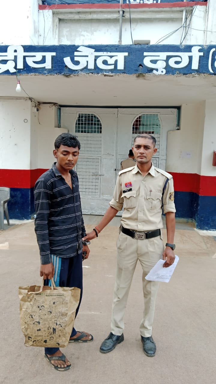 Durg:वैशाली नगर पुलिस की त्वरित कार्रवाई: मोटरसाइकिल छीनने वाले आरोपी 24 घंटे में गिरफ्तार