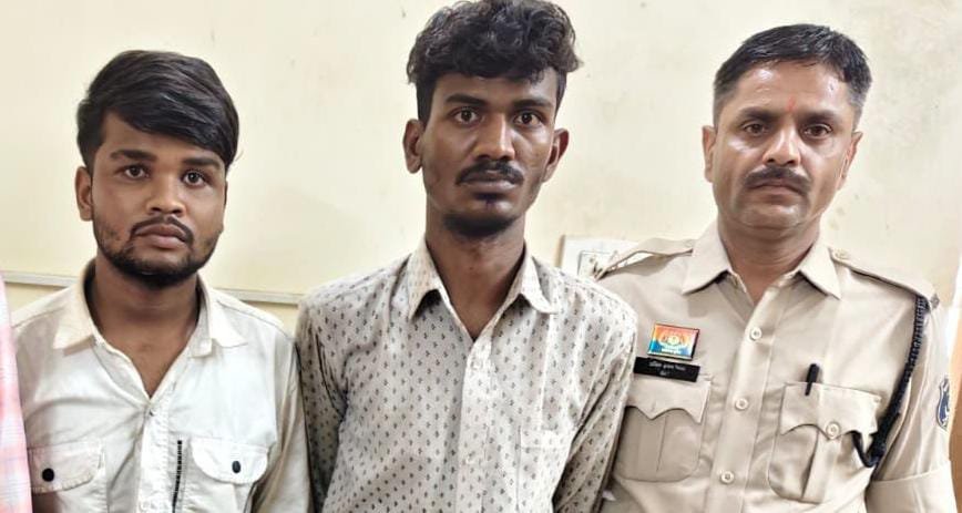 Raipur:लाखों रुपये कीमती सोने-चांदी के जेवरात चोरी करने वाला शातिर चोर भावेश जगत सहित दो गिरफ्तार
