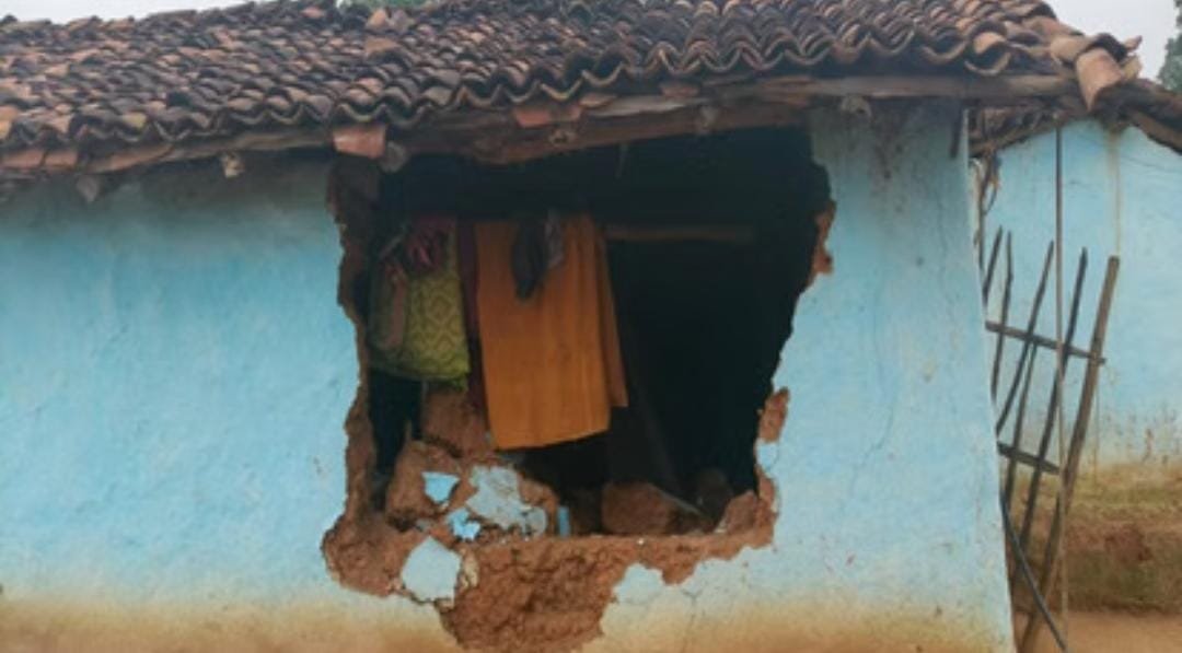 Korba: आधी रात में गांव में दंतैल हाथी ने जमकर मचाया उत्पात, दुकान-मकान तोड़े; दहशत में ग्रामीण